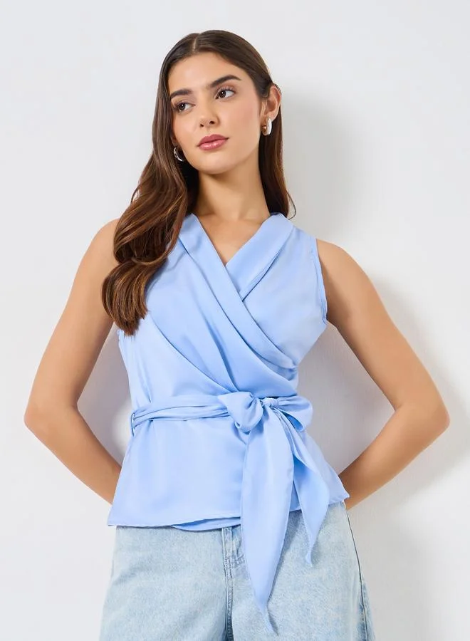 تايك تو بلوزة بنمط لف بلا أكمام