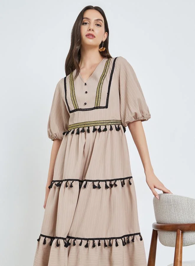 تايك تو Beige Tassel Trim V Neck Midi Dress