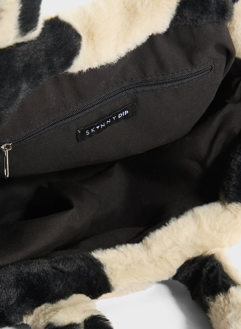 Skinnydip London Ella Heart Fluffy Tote Bag  - Image 5