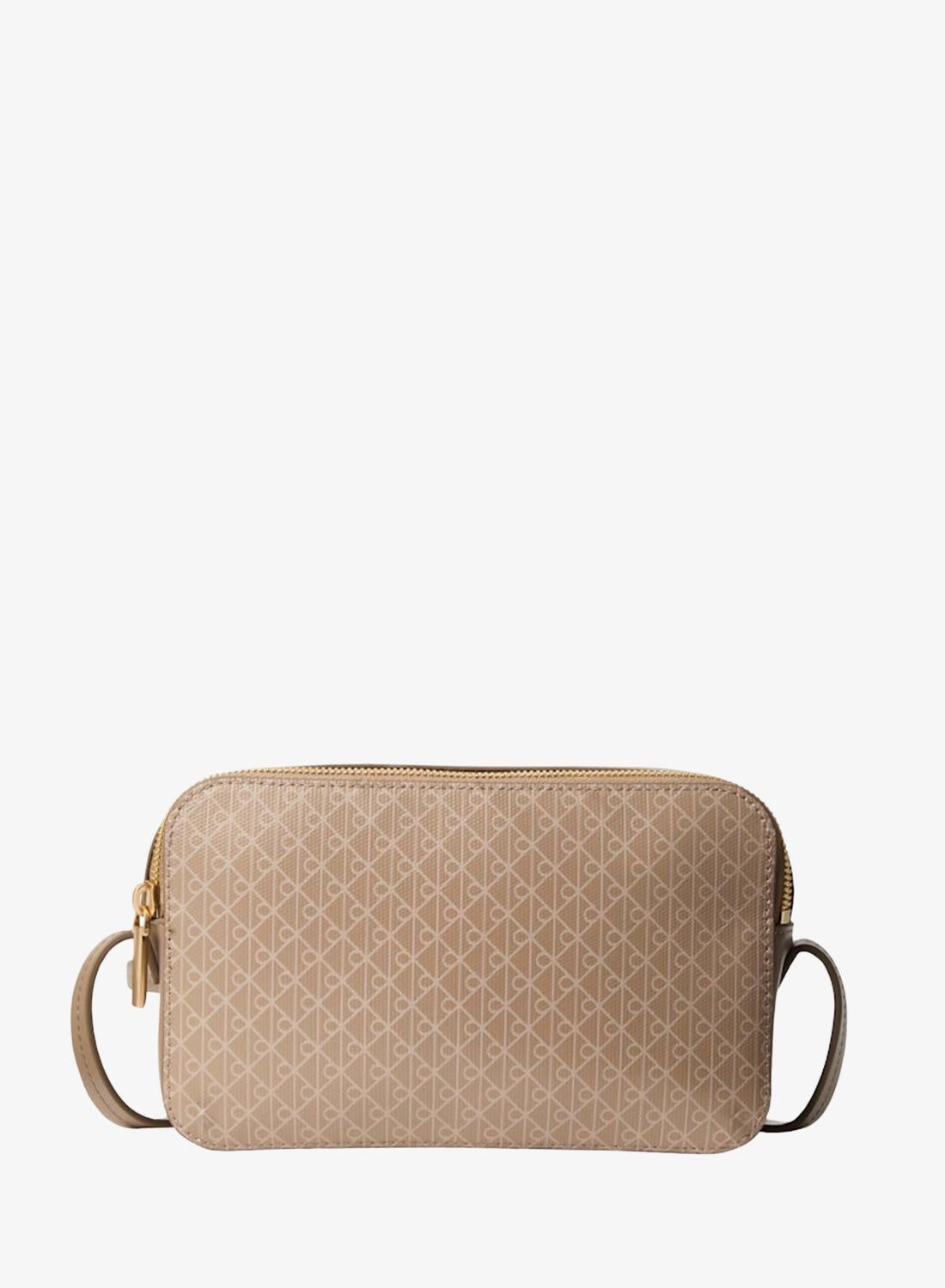 كالفن كلاين Calvinklein Emblem Print Crossbody Camera Bag 21x6x13cm
