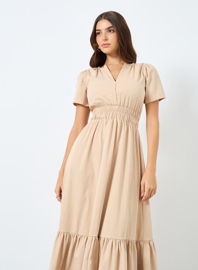 ستايلي فستان ميدي بأكمام قصيرة وتصميم طبقات - Image 3