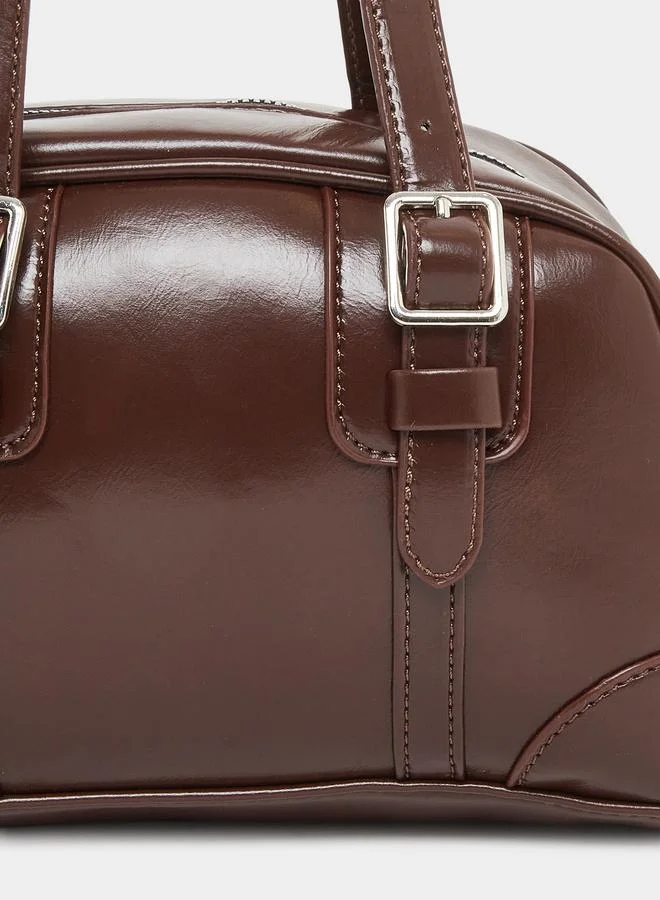 ستايلي شنطة بولينج مزينة بإبزيم غلق وحزام