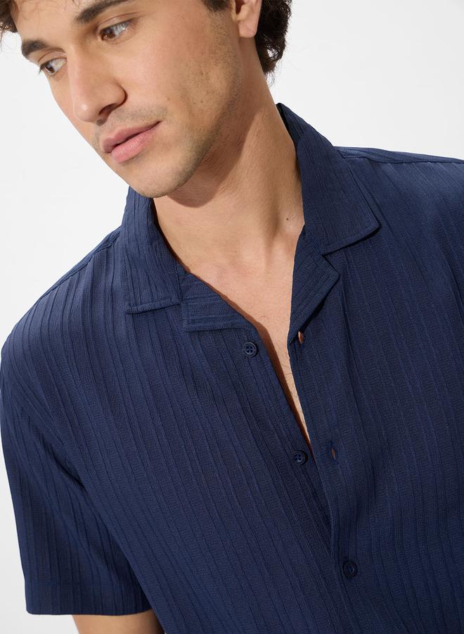 ذا سوليد ستور قميص بياقة ريزورت وتفاصيل بارزة الملمس - Image 5