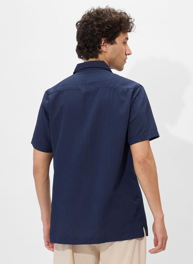 ذا سوليد ستور قميص بياقة ريزورت وتفاصيل بارزة الملمس - Image 4