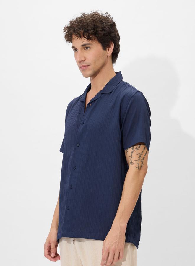 ذا سوليد ستور قميص بياقة ريزورت وتفاصيل بارزة الملمس - Image 3