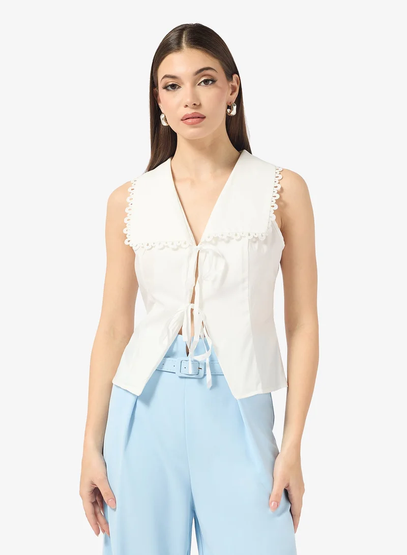 ايلا بلوزة بربطة عنق