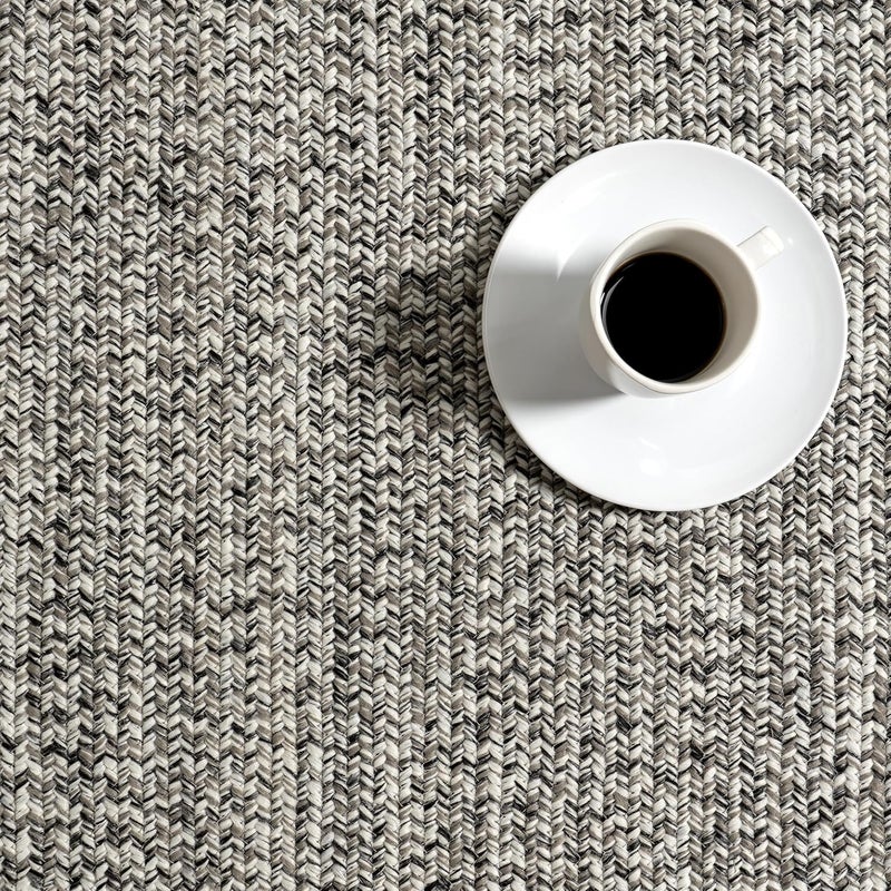 nuLOOM Wynn Braided Indoor/Outdoor Runner Rug, 2' 6" x 10', Light Grey/Salt and Pepper - Image 5