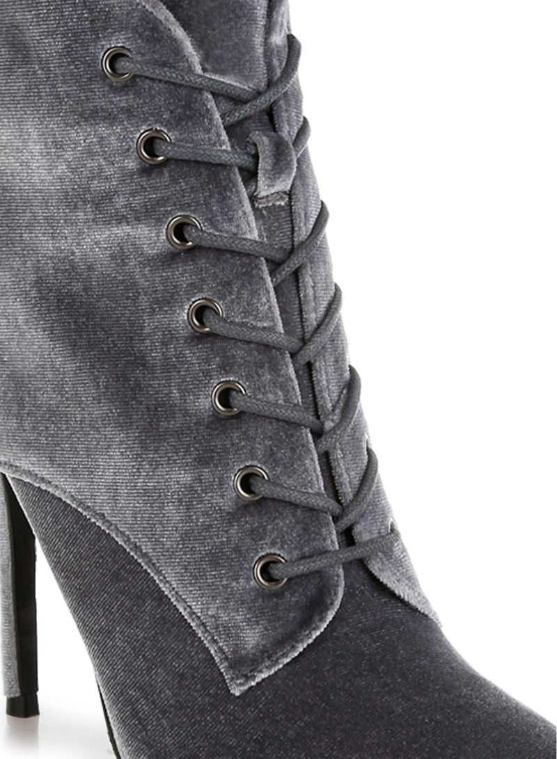 لندن راج حذاء مخملي بكعب عالي باللون الرمادي - Image 5