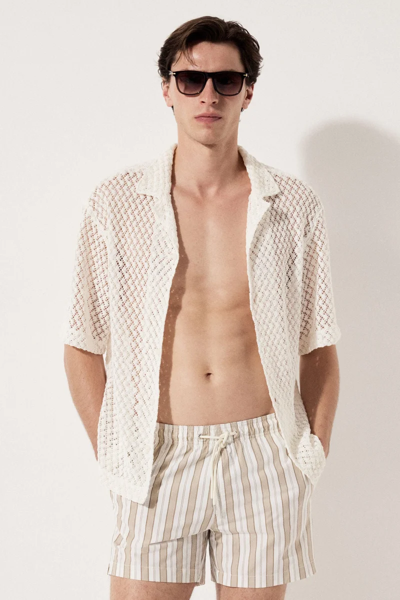 اتش اند ام شورت سباحة من القطن المرن والمجعد