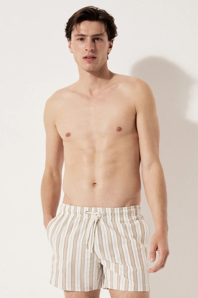 اتش اند ام شورت سباحة من القطن المرن والمجعد