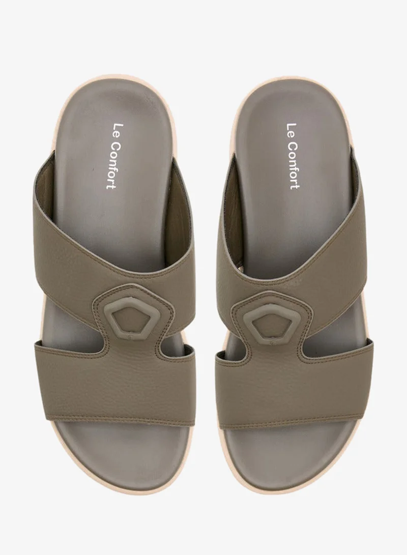 لو كونفورت صنادل رجالي بنقشة جلدية بحزام متقاطع سهل الارتداء