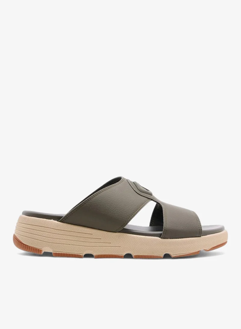 لو كونفورت صنادل رجالي بنقشة جلدية بحزام متقاطع سهل الارتداء