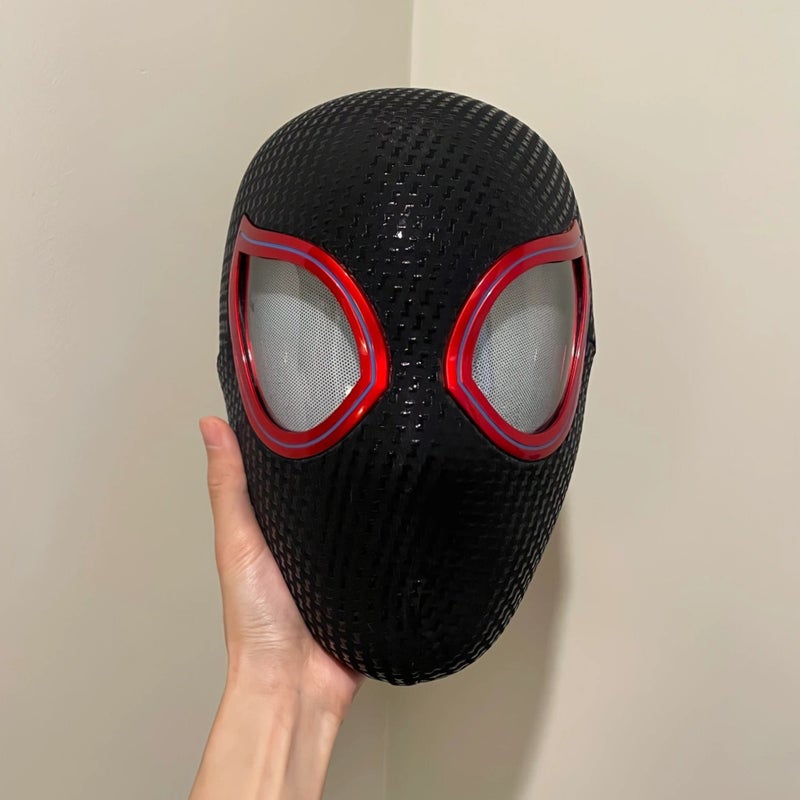 Spider-Man Mask with Electric Blinking Eyes - Image 1