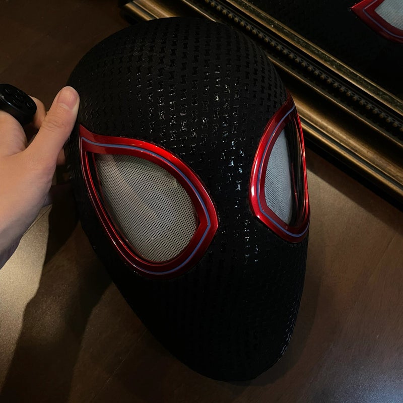 Spider-Man Mask with Electric Blinking Eyes - Image 4