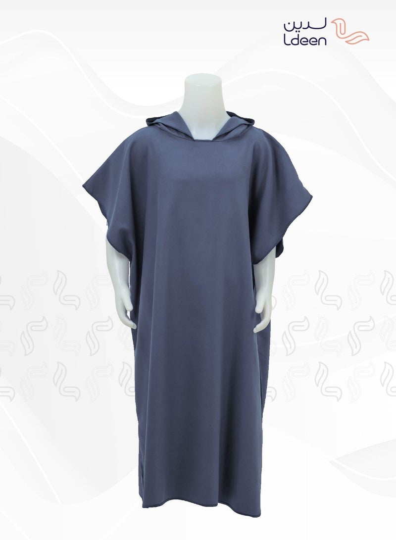 لدين روب مطوّر مصنوع من الألياف الدقيقة (مايكروفايبر) فائق الامتصاص مع ميزة الجفاف السريع بعد الاستخدام بتصميم أنيق وحجم مناسب مغلّف في حقيبة أنيقة ليكون رفيقك في كل وقت. - Image 3