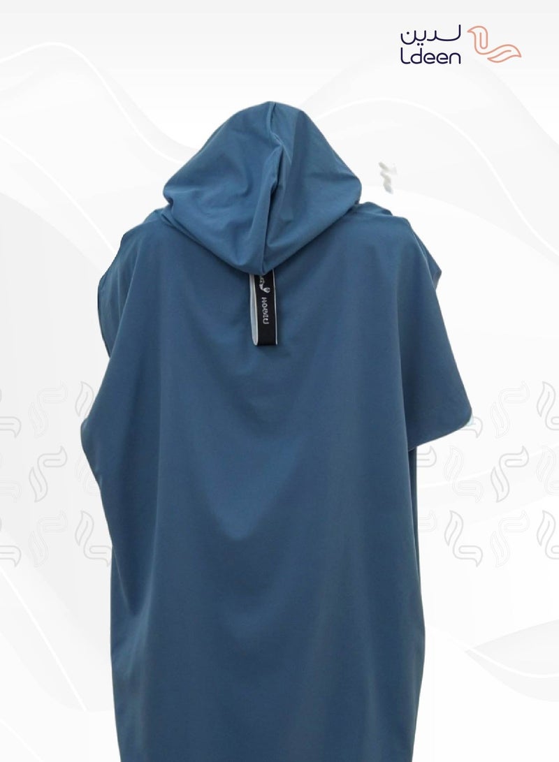 لدين روب مطوّر مصنوع من الألياف الدقيقة (مايكروفايبر) فائق الامتصاص مع ميزة الجفاف السريع بعد الاستخدام بتصميم أنيق وحجم مناسب مغلّف في حقيبة أنيقة ليكون رفيقك في كل وقت. - Image 4