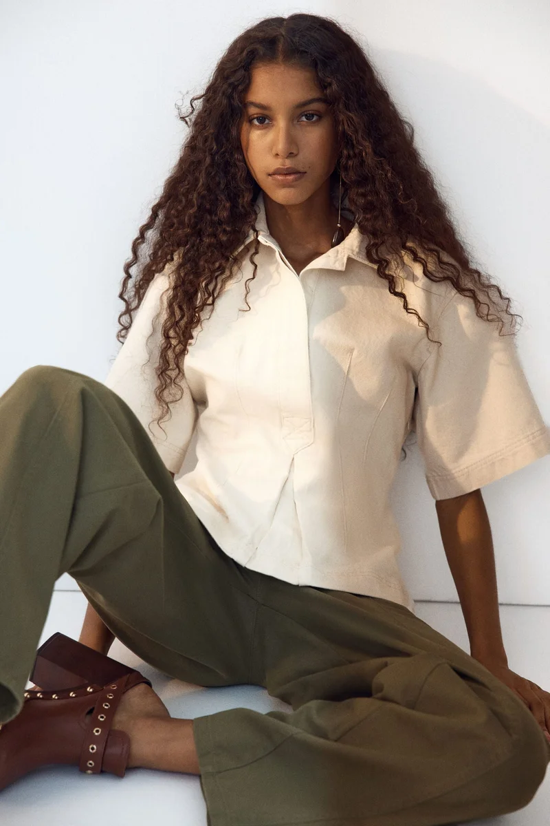 اتش اند ام قميص من الدنيم بخصر محدد