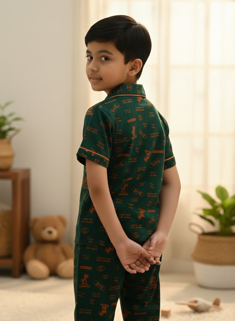 جوانا طقم بيجاما للأولاد بطبعة "يس ميك يور أون رولز"، قميص بأزرار وبنطال، باللون الأخضر - Image 3