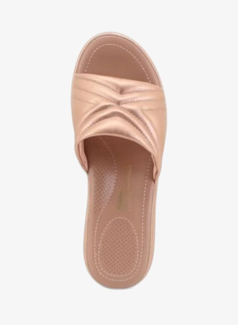 باتا صنادل كومفيت المنقوشة سهلة الارتداء