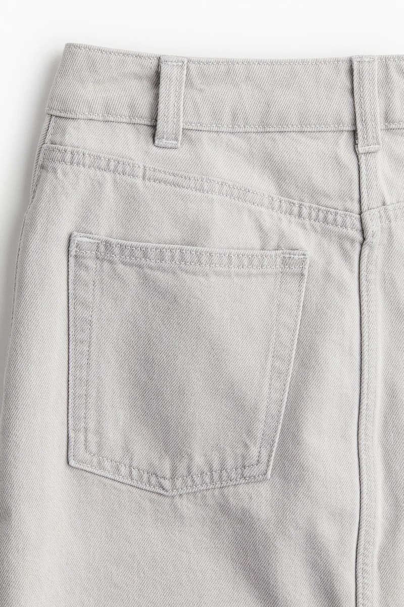 اتش اند ام تنورة من الدنيم بطول الركبة