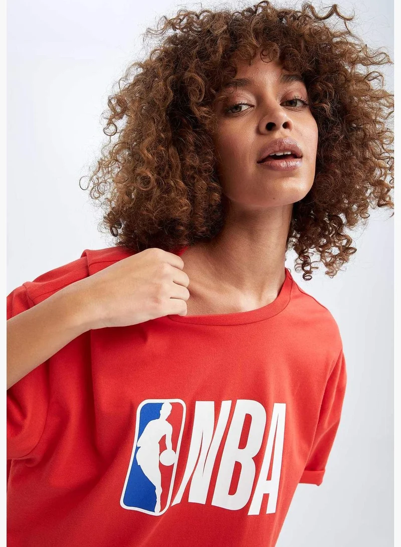 ديفاكتو Woman NBA Licenced Boxy Fit Knitted Short Sleeve T-Shirt
