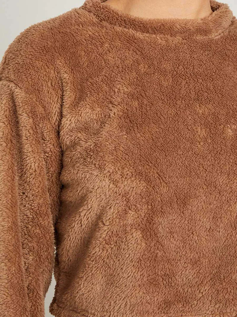 Styli Long Sleeves Faux Fur Crop Sweatshirt and Jogger Co-Ord Set