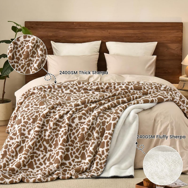 PHF Giraffe Print Sherpa Fleece Blanket Twin Size (152cm x 203 cm) for Teens Kids, Reversible Thick and Warm Blanket for Winter, Ultra Soft Fuzzy Animal Pattern Bedding for Bed Sofa Couch Travel - Image 3
