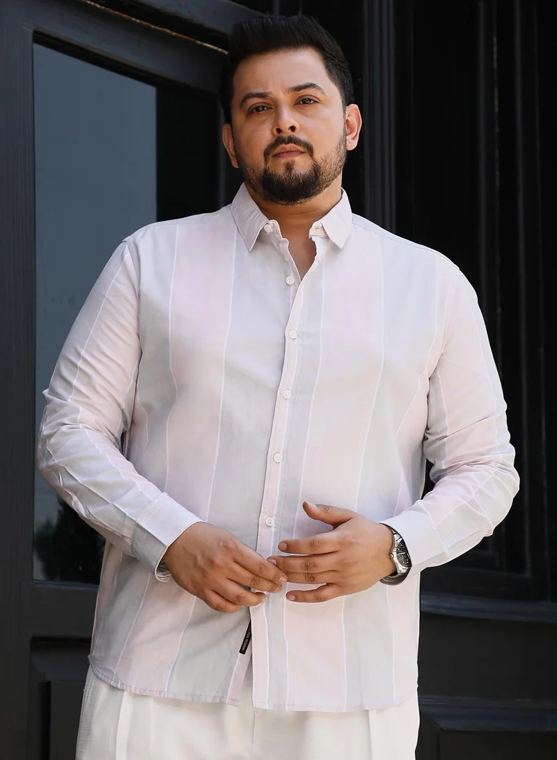 انستافاب بلس قميص Instafab Plus رجالي أبيض عاجي وأزرق جليدي مخطط حلو للكاجوال بياقة عريضة وأكمام طويلة عادية وإغلاق بأزرار مقاس بلس بتصميم مريح للارتداء اليومي