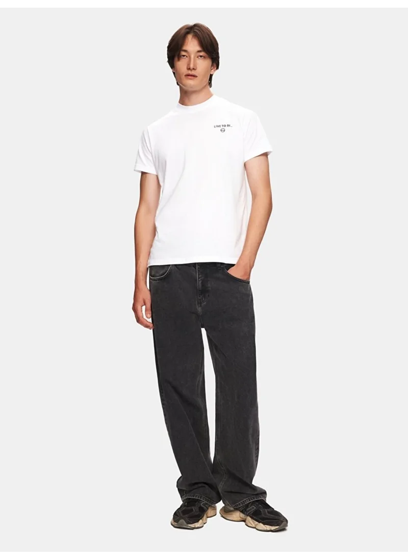 إل تي بي White T-Shirt