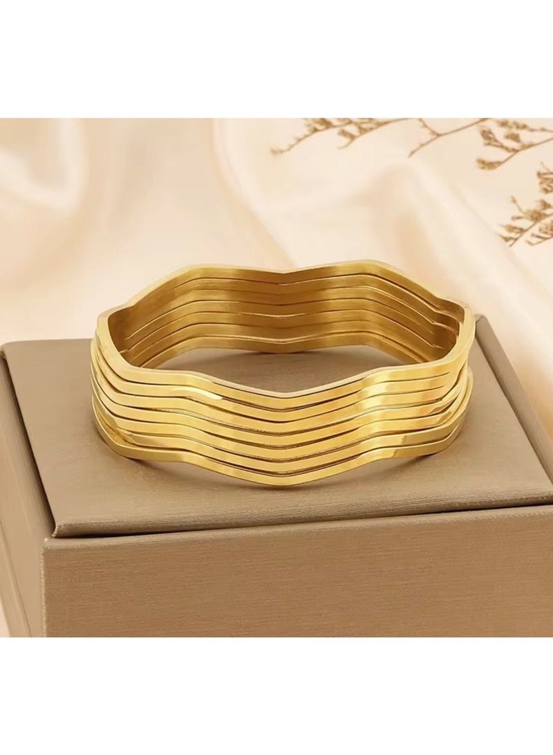 جوليا ستور مجموعة أساور متعرجة من الفولاذ المقاوم للصدأ مطلية بالذهب عيار 18 قيراطًا، أنيقة وعصرية وبسيطة لامعة، مجموعة أساور للنساء والفتيات، مجموعة من 6 قطع - Image 1