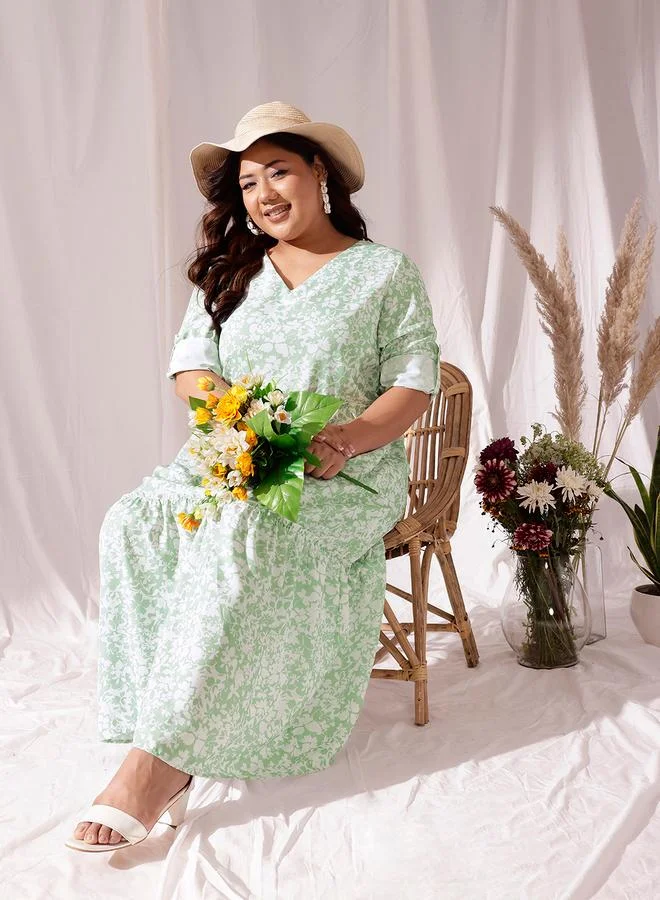 STREET 9 STREET 9 Plus Green Tiered Maxi Dress with All Over Print