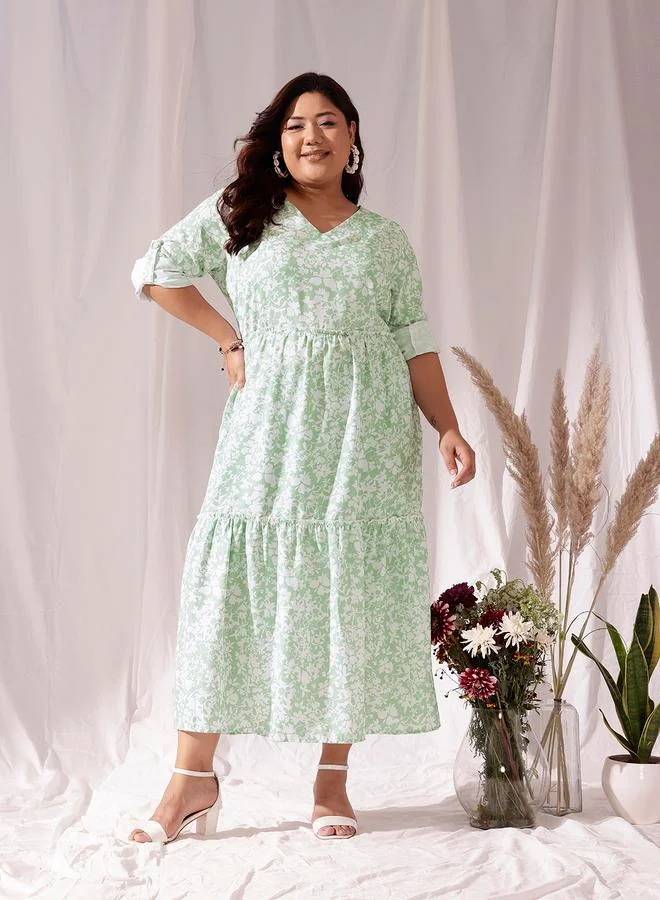 STREET 9 فستان ماكسي أخضر بطبقات وطبعة شاملة من ستريت  بلس