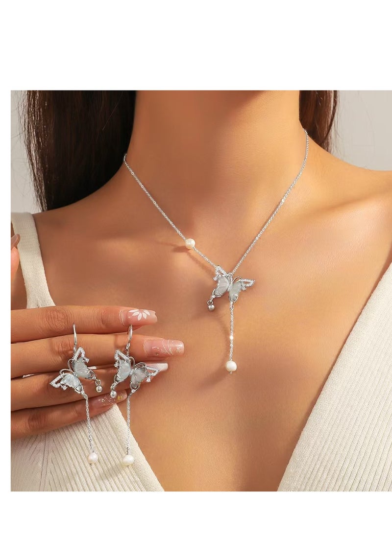 Butterfly pearl earrings are an earring style that combines pearls with butterfly elements. They have unique charm and style. Freshwater pearls are used. Freshwater pearls are cost-effective and can present a warm luster. - Image 4