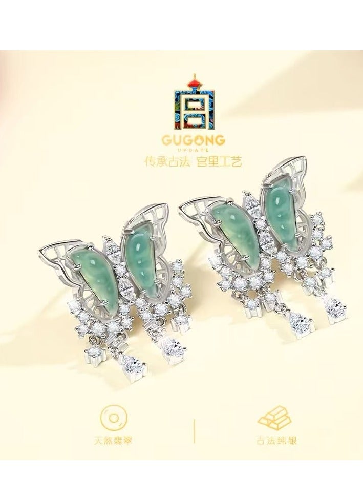 Butterfly pearl earrings are an earring style that combines pearls with butterfly elements. They have unique charm and style. Freshwater pearls are used. Freshwater pearls are cost-effective and can present a warm luster. - Image 3