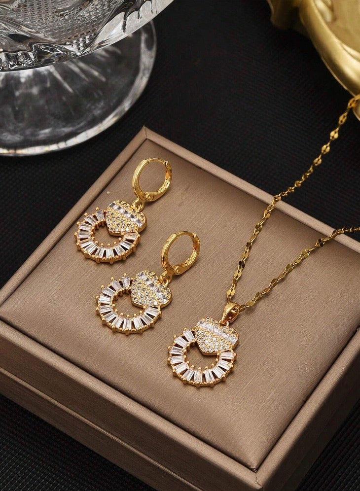 نيو ستايل طقم اكسسوارات نسائي سلسال وحلق اذن من الاستانلس ستيل مطلي باللون الذهبي - Image 1