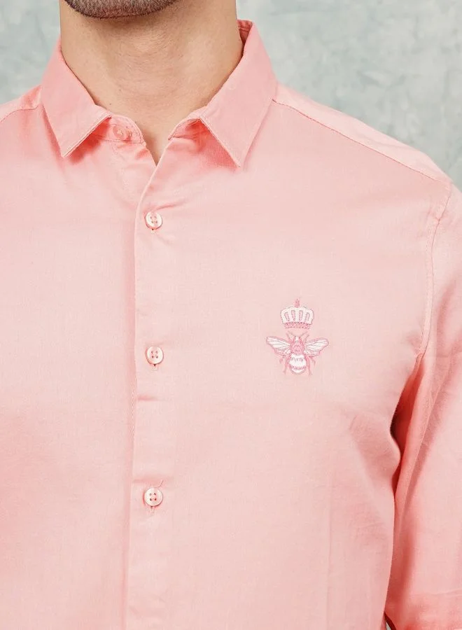 شركة المرآب الهندية Men Regular Fit Placement Embroidered Full Sleeves Spread Collar Casual Shirt