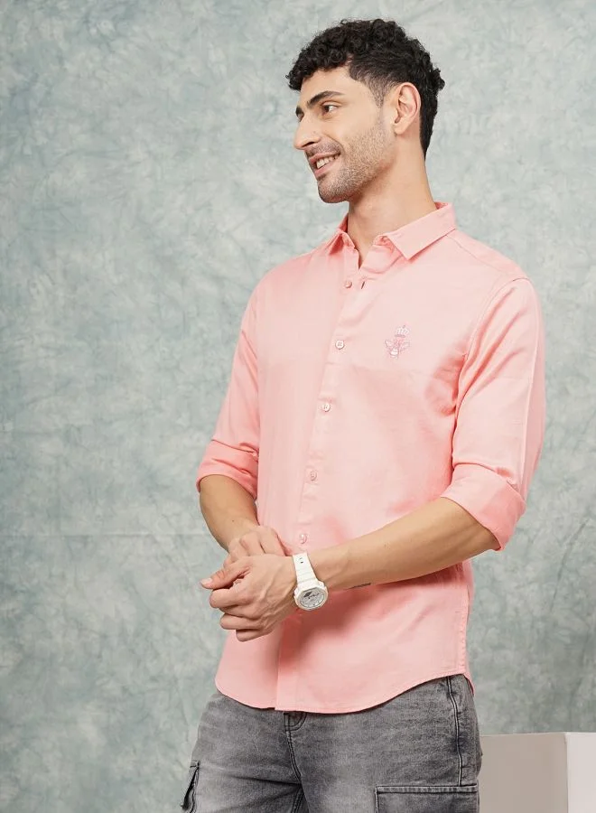 شركة المرآب الهندية Men Regular Fit Placement Embroidered Full Sleeves Spread Collar Casual Shirt