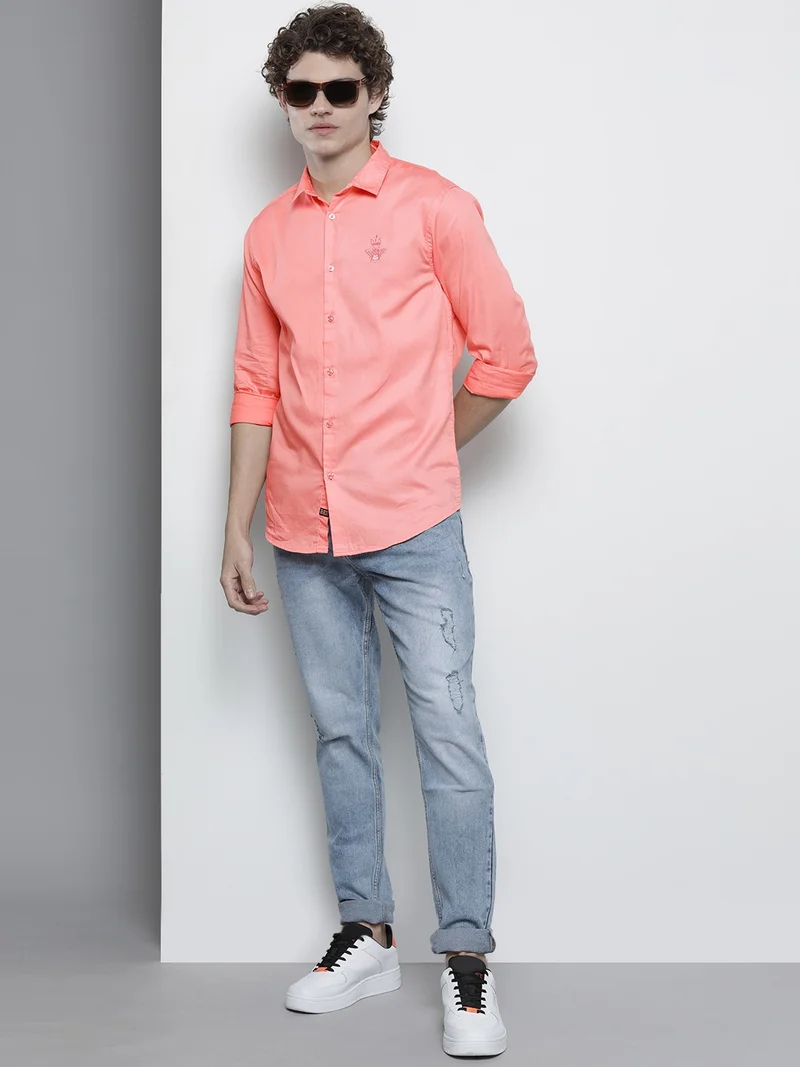 شركة المرآب الهندية Men Regular Fit Placement Embroidered Full Sleeves Spread Collar Casual Shirt