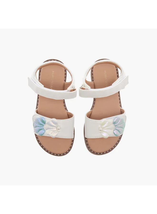 فلورا بيلا من شو إكسبرس صنادل بناتي بتصميم صدف البحر وشريط لاصق