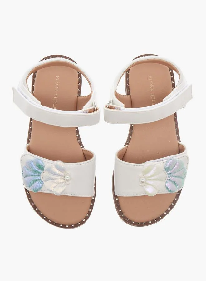 فلورا بيلا من شو إكسبرس صنادل بناتي بتصميم صدف البحر وشريط لاصق