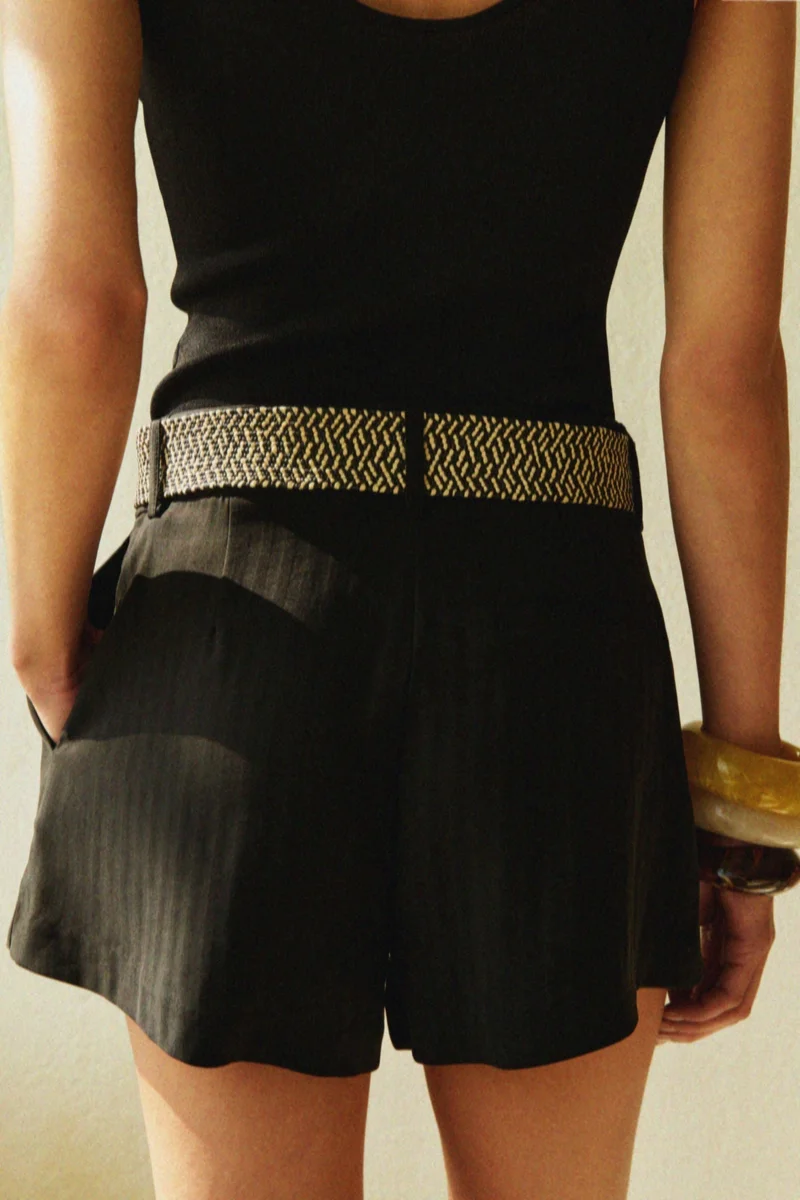 اتش اند ام Belted twill shorts