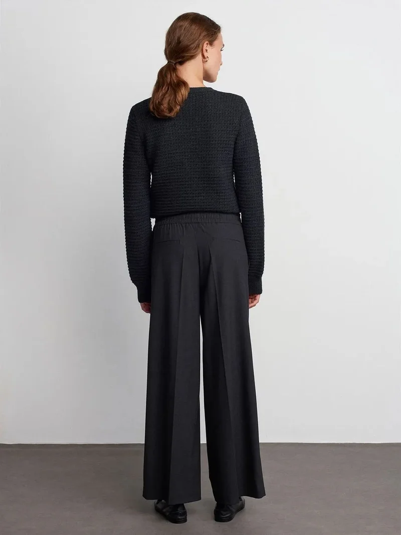 ديلفين Dilvin Wide-Leg Crepe Trousers With Drawstring Waist