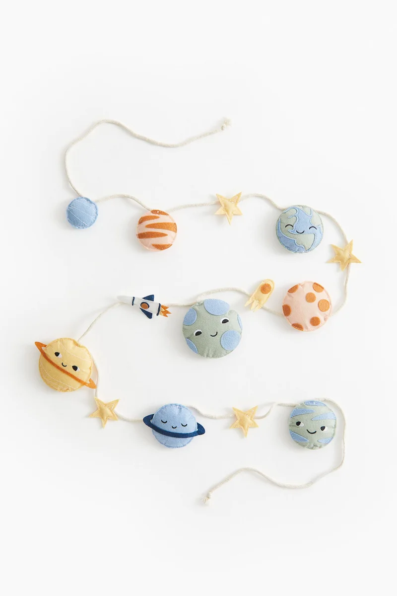 H&M Space garland