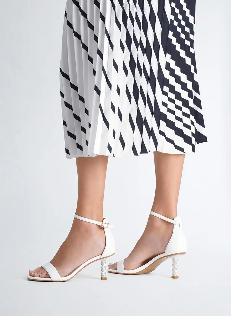 ليو جو صنادل بكعب ماركة