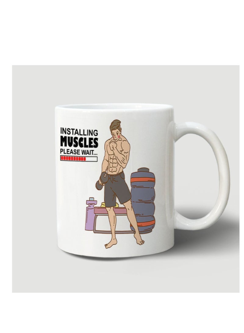 حكاية شمعة مج من السيراميك بطبعة تصميم "رياضة الجيم" بلون أبيض - Image 2