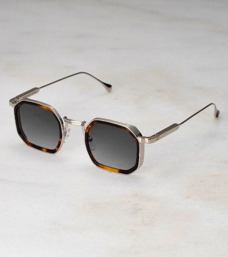  اكسبليست باوتس نظارات شمسية أنيقة من ليكس للجنسين فضي وسلحفاة بتدرج رمادي - Image 1