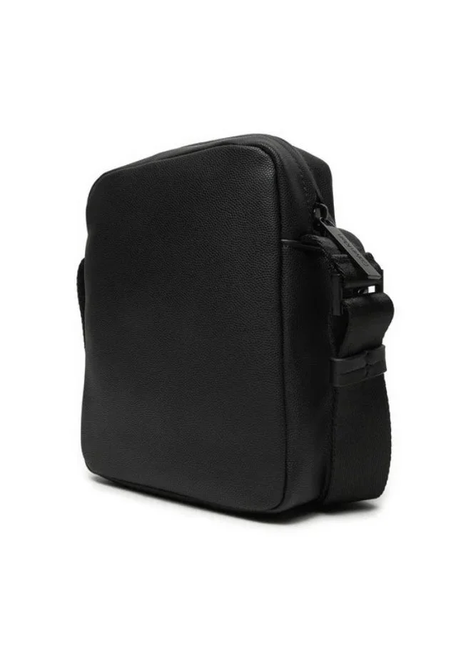 كالفن كلاين Logo Detailed Messenger Bag