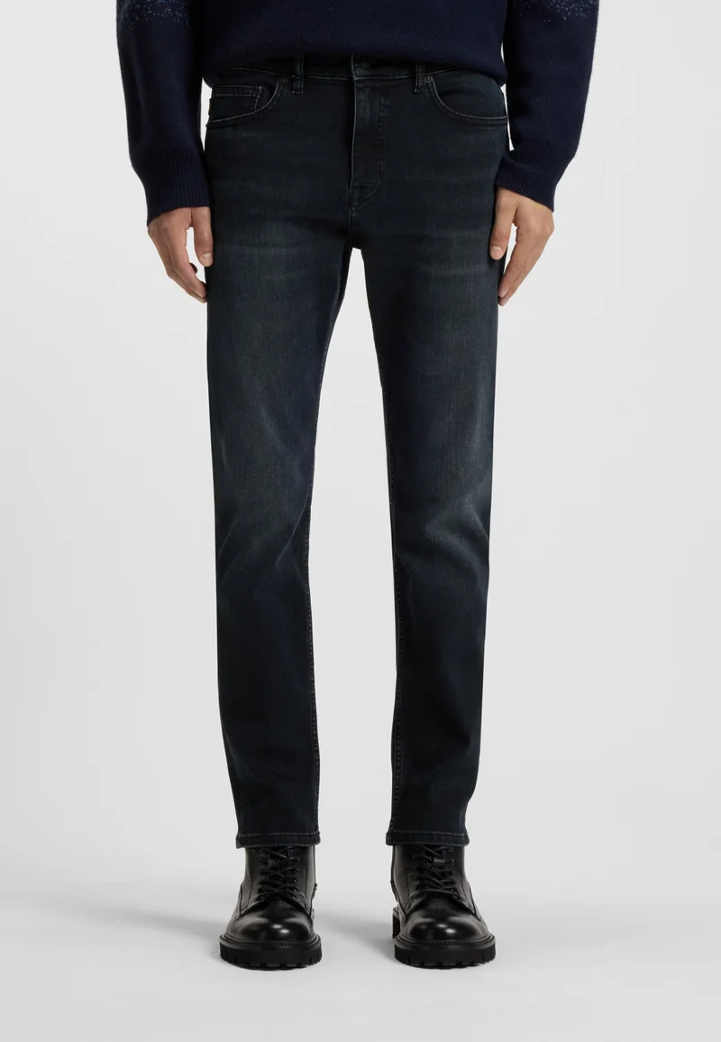 بوس جينز ديلاوير بقصة ضيقة من دنيم سوفت موشن أزرق غامق