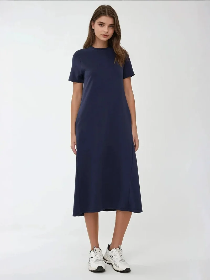 زوبعة فستان ميدي أساسي بأكمام قصيرة ورقبة دائرية من مجموعة بوسم