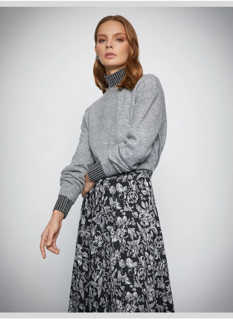 كوتون Silvery Turtleneck Crop Sweater